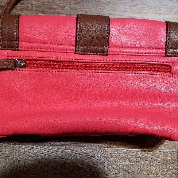 Chaps coral crossbody purse/wristlet - Picture 3 of 5